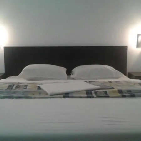 Bulgary Village تشيرنوموريتس